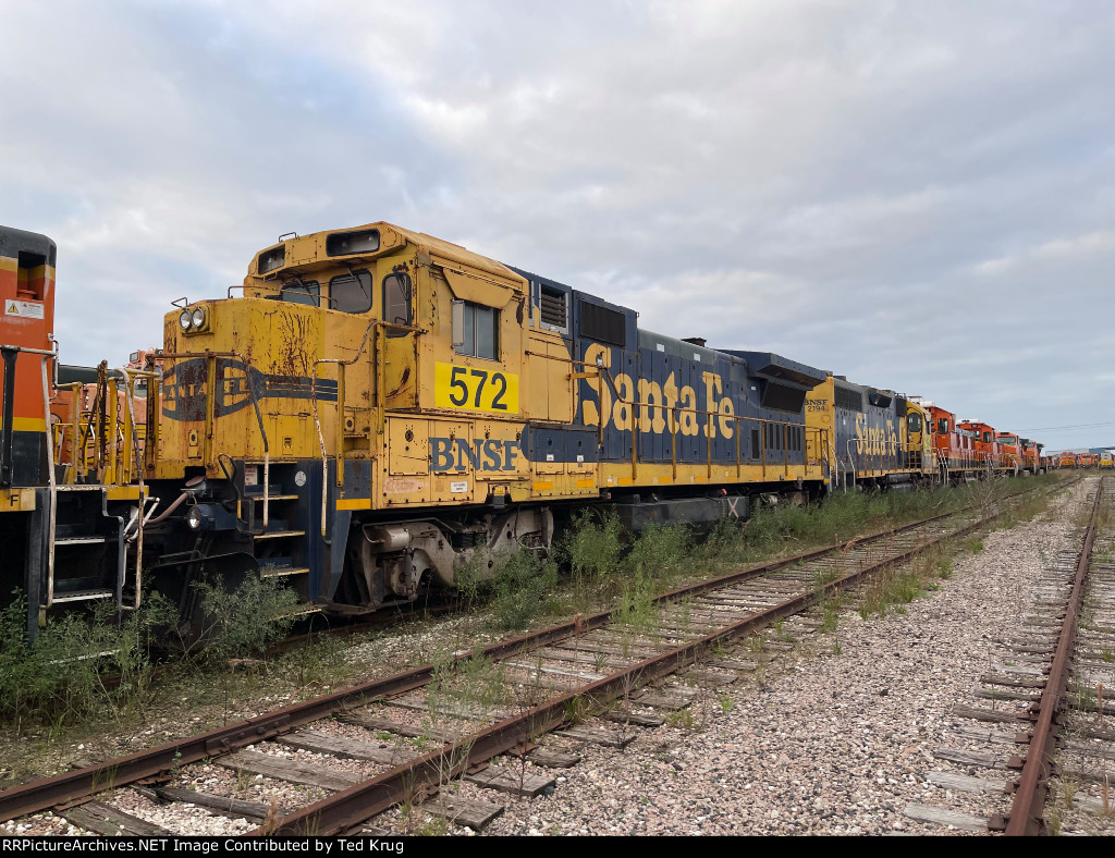 BNSF 572 & 2194